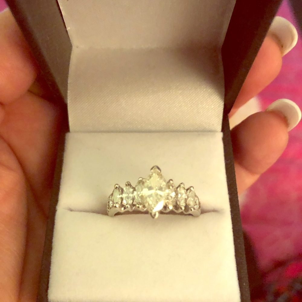 3 karat Marquise Diamond ring
